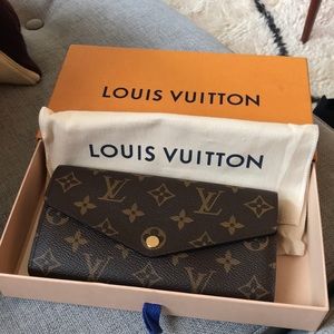 Louis Vuitton Sarah Wallet with fuchsia lining